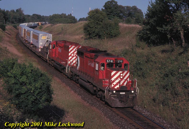 CP 5741 at Newtonville, On.